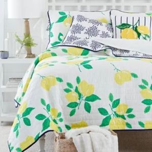 🔺 Crown & Ivy Kelsey Reversible Lemon Quilt & Sham